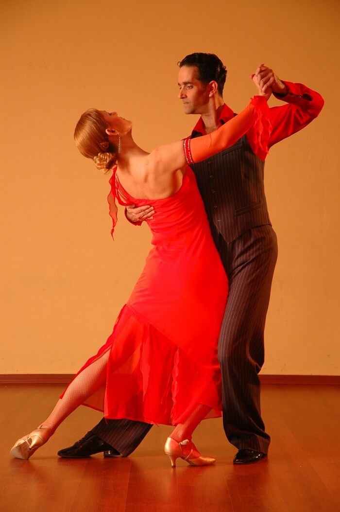 dancing-929818_1280.jpg