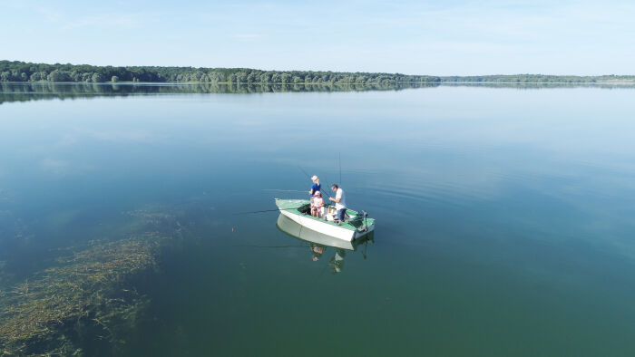 pêche sur le lac du temple 1 - © Highlight Movies.JPG