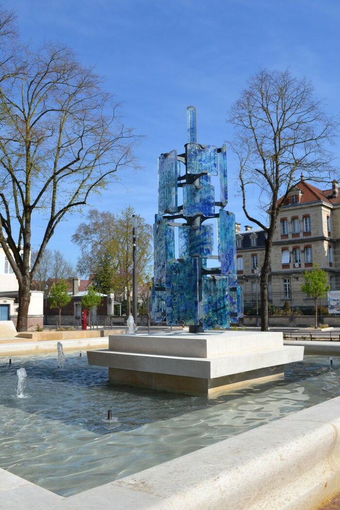 Sculpture urbaine en Verre : Élévation, bleus nymphéas