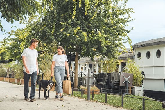 Couple avec chien à Troyes 5 - © ARTGE - Pierre Defontaine